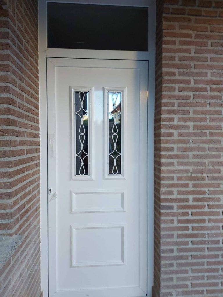 puertas de entrada de aluminio