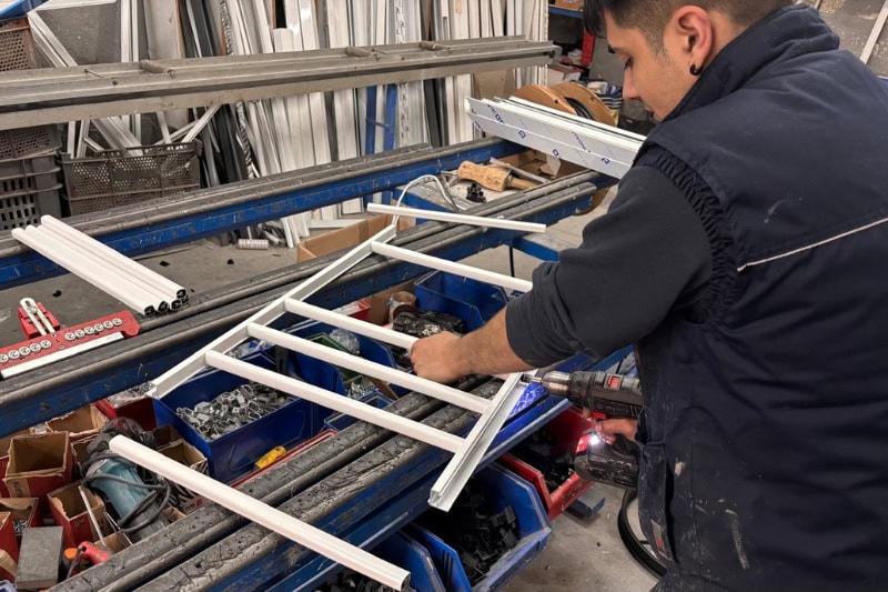 Instalación de barandillas de aluminio