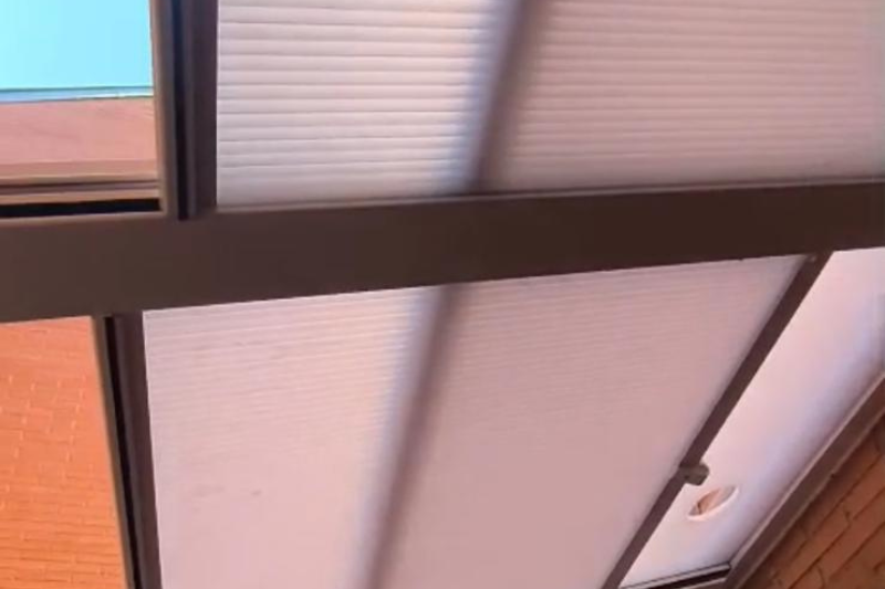 Cerramiento de techo en aluminio y policarbonato